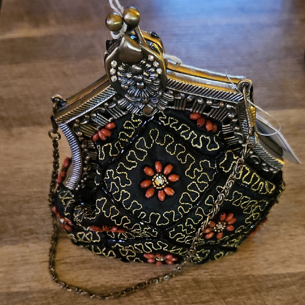 Vintage Floral Embroidered Clutch